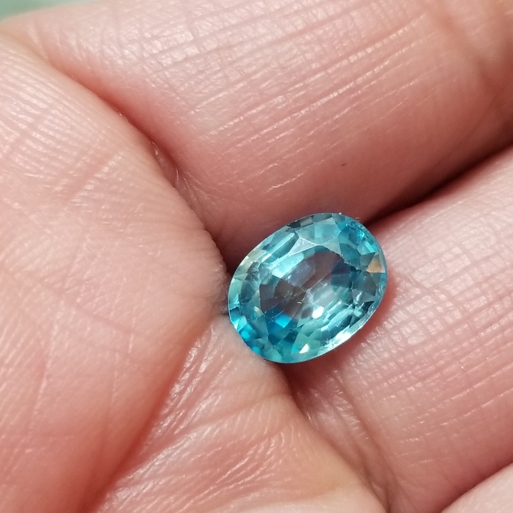 Natural  rare blue Bicolor zircon 3.5 oval loose gemstone